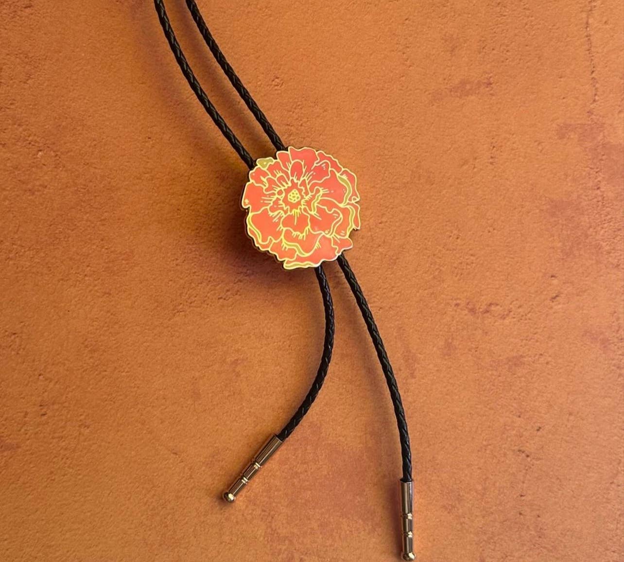 YAMZ: World of Color - Wholesale Geweven ketting - Bolostropdas met goudsbloembloemen0