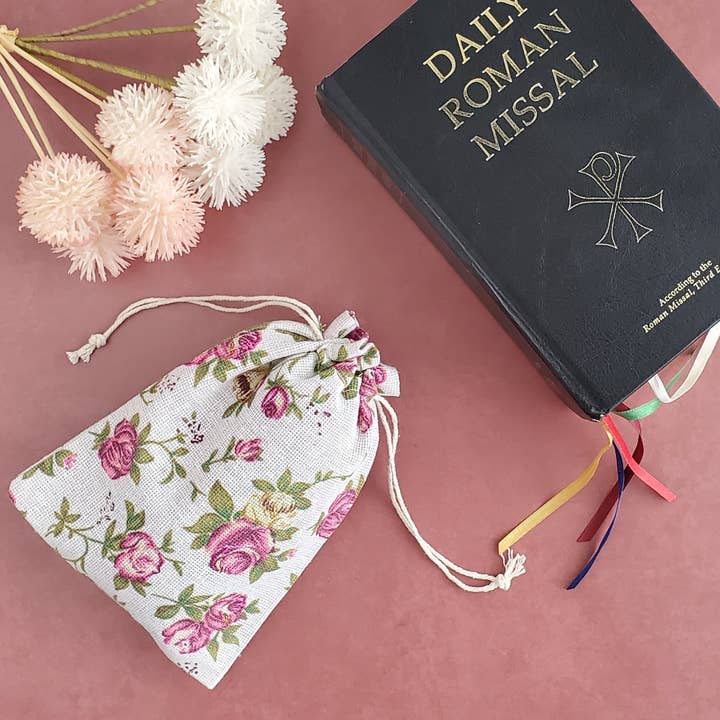 Happy Nest Home Goods - Wholesale Drawstring bag – women's - Linen Veil Bag in Vintage Roses4