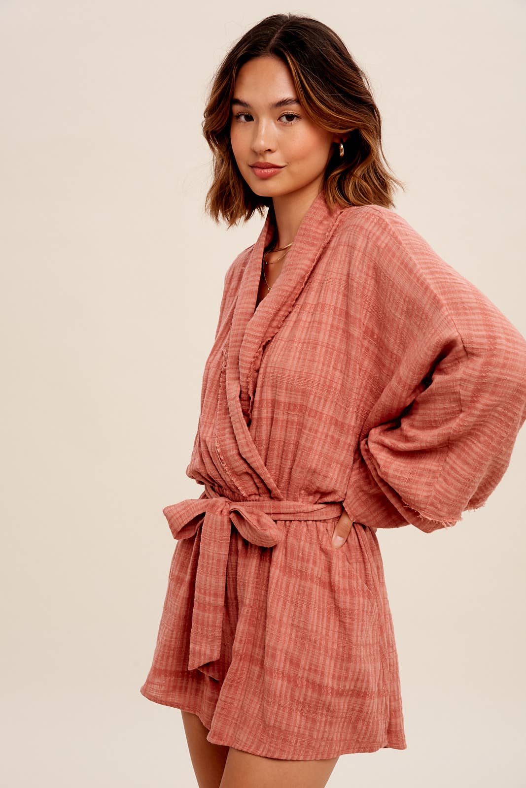 Listicle – Romper - Mulher por atacado – Macacão Texturizado com Cinto25