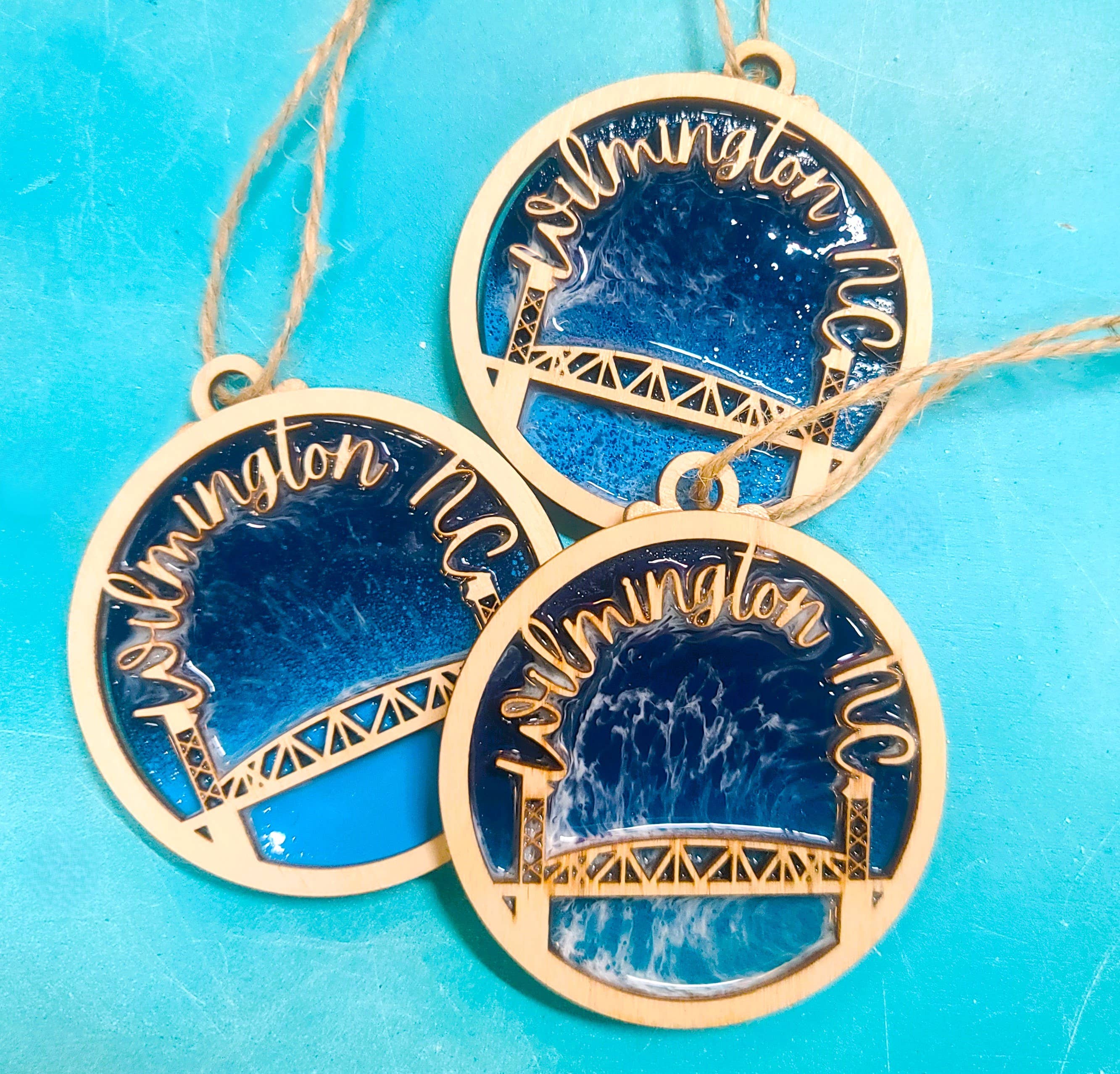 JEMS of the Sea - Vente Objets de décoration - Ornement de Noël Wilmington, NC - Résine et bois faits à la main3