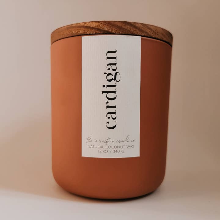 Bougie en cire de noix de coco naturelle à mèche en bois Cardigan pour la vente par The Moonstone Candle Co.