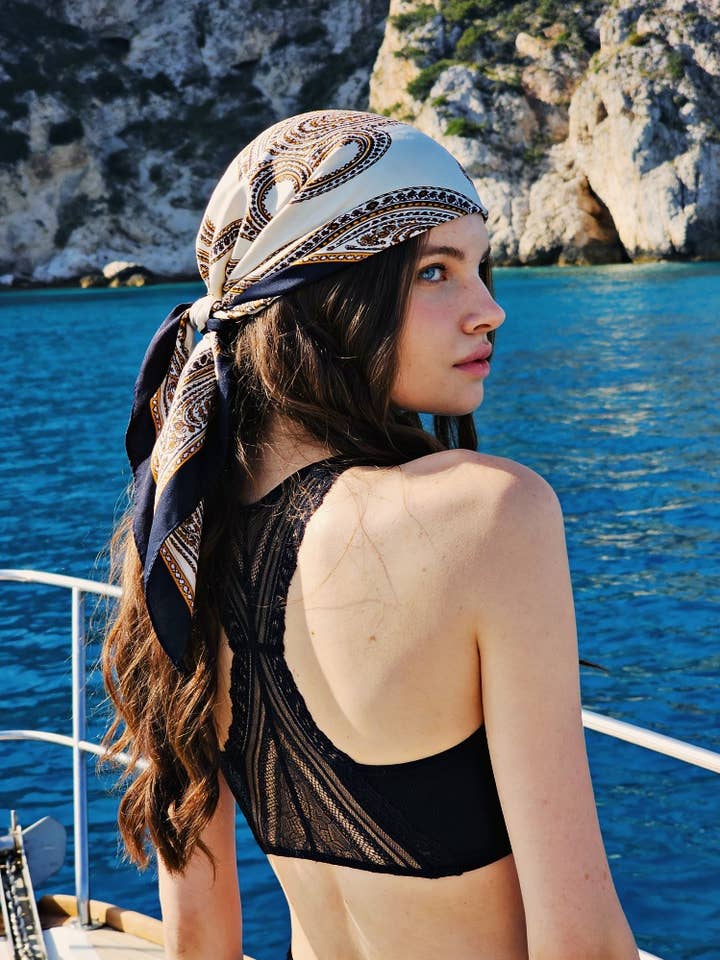 INT1041 Seamless Lace Padded Bralette- 6PCS Pack $5.49/unit for wholesale by noflik