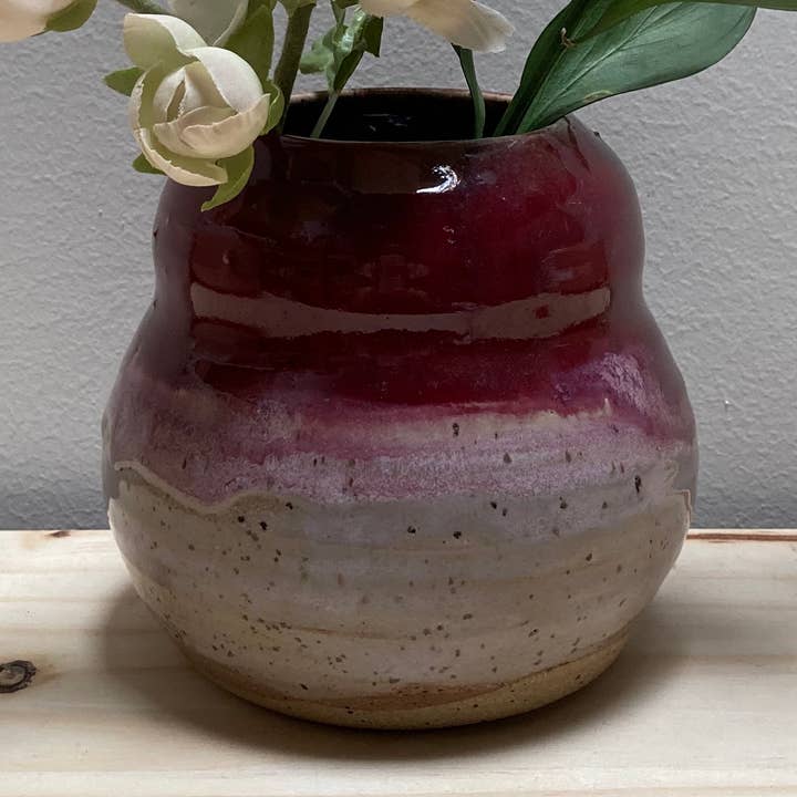 Vase Venus - vase à boutons pour la vente par Katie Troisi Pottery