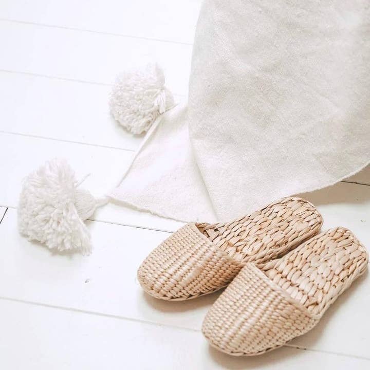 My artisans – wholesale Throw blanket – Pom Pom Wool Throw Blanket – Handwoven Moroccan Blanket