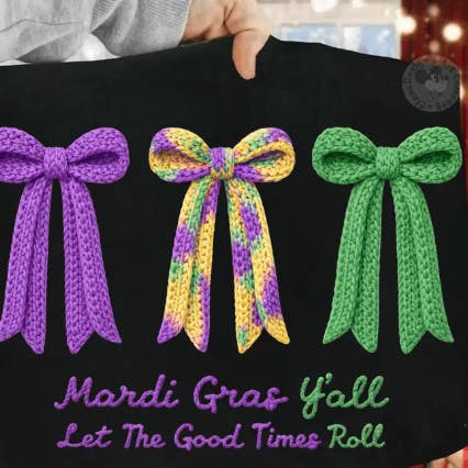 Mardi Gras Ya'll faux hæklet grafisk beklædning for engroshandel hos Kindred Flame Outfitters
