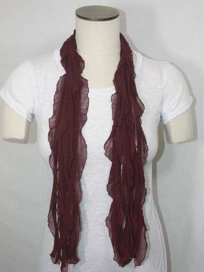 Foulard à volants bordeaux pour la vente par AIR Artsy Accessories