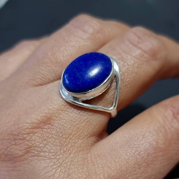 Bague Ovale Unisexe en Lapis-Lazuli | Argent 925 | 15mm x 12mm pour la vente par Mistry Gems