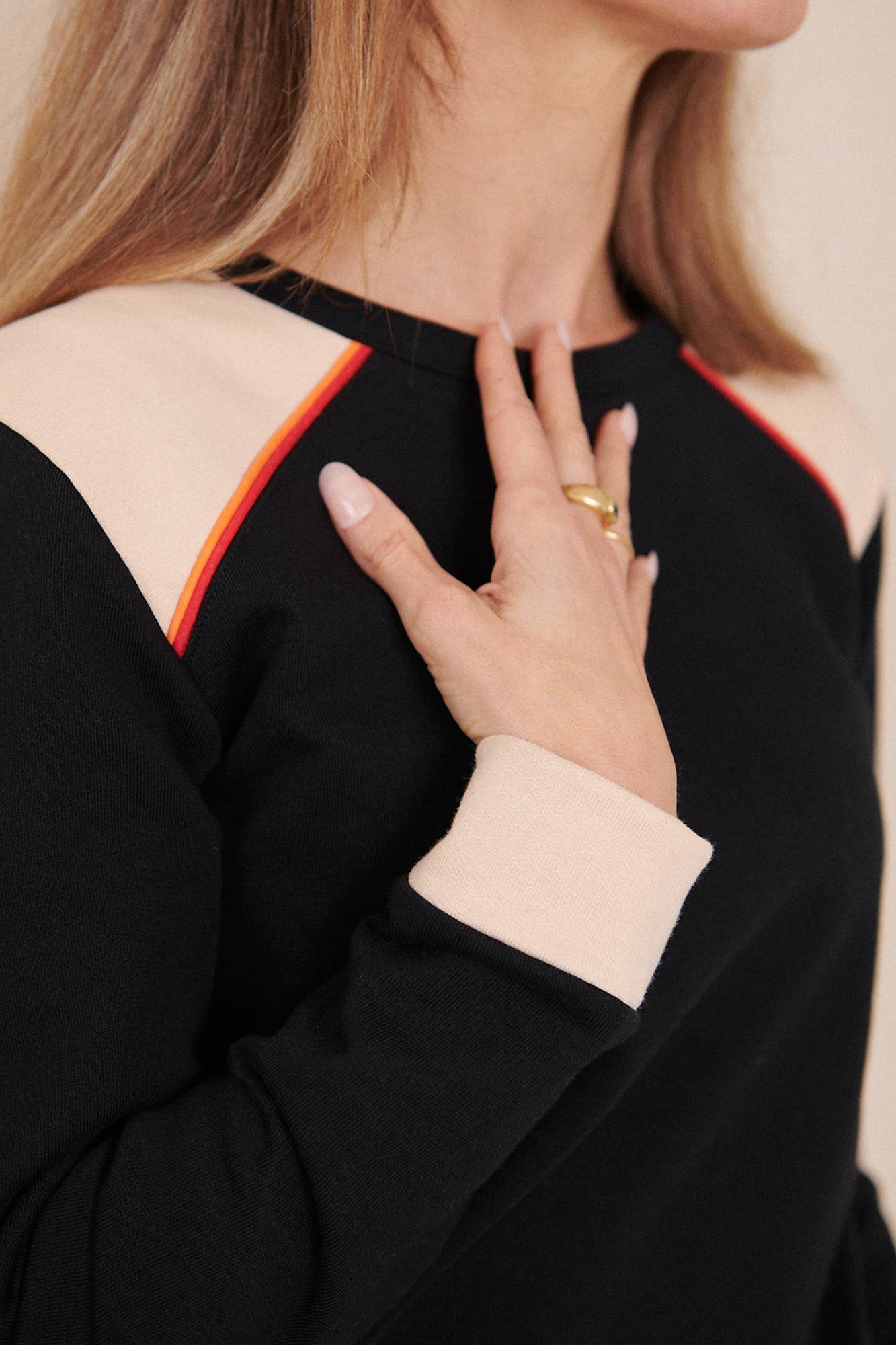 INADEA - Wholesale Knit Sweater - Women's - THEA Black Sweatshirt1