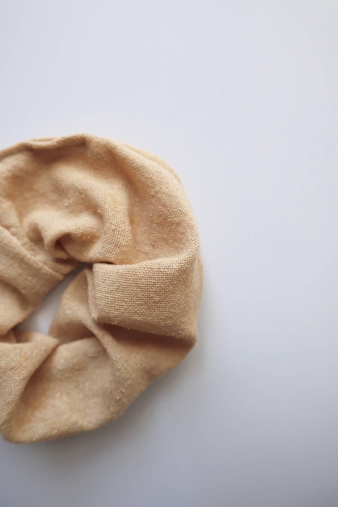 Eco Raw Studio – wholesale Scrunchie - Dam – Hårsnoddar i råsilke med naturlig färgning2