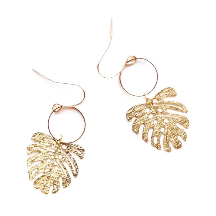 Boucles d'oreilles feuille de Monstera botanique | Boucles d'oreilles d'été statement pour la vente par Spoon & Theory Handmade