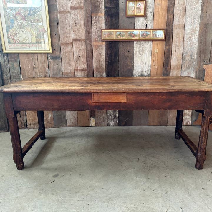 Antico tavolo da pranzo in legno di frutta francese per la vendita all'ingrosso da parte di belvoir