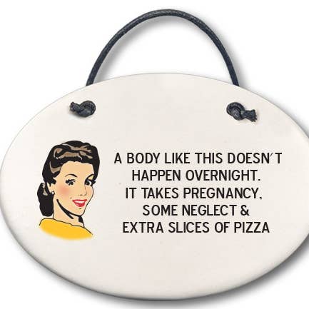 Placa vintage «A body like this doesn't happen...» para venta al por mayor de August Ceramics