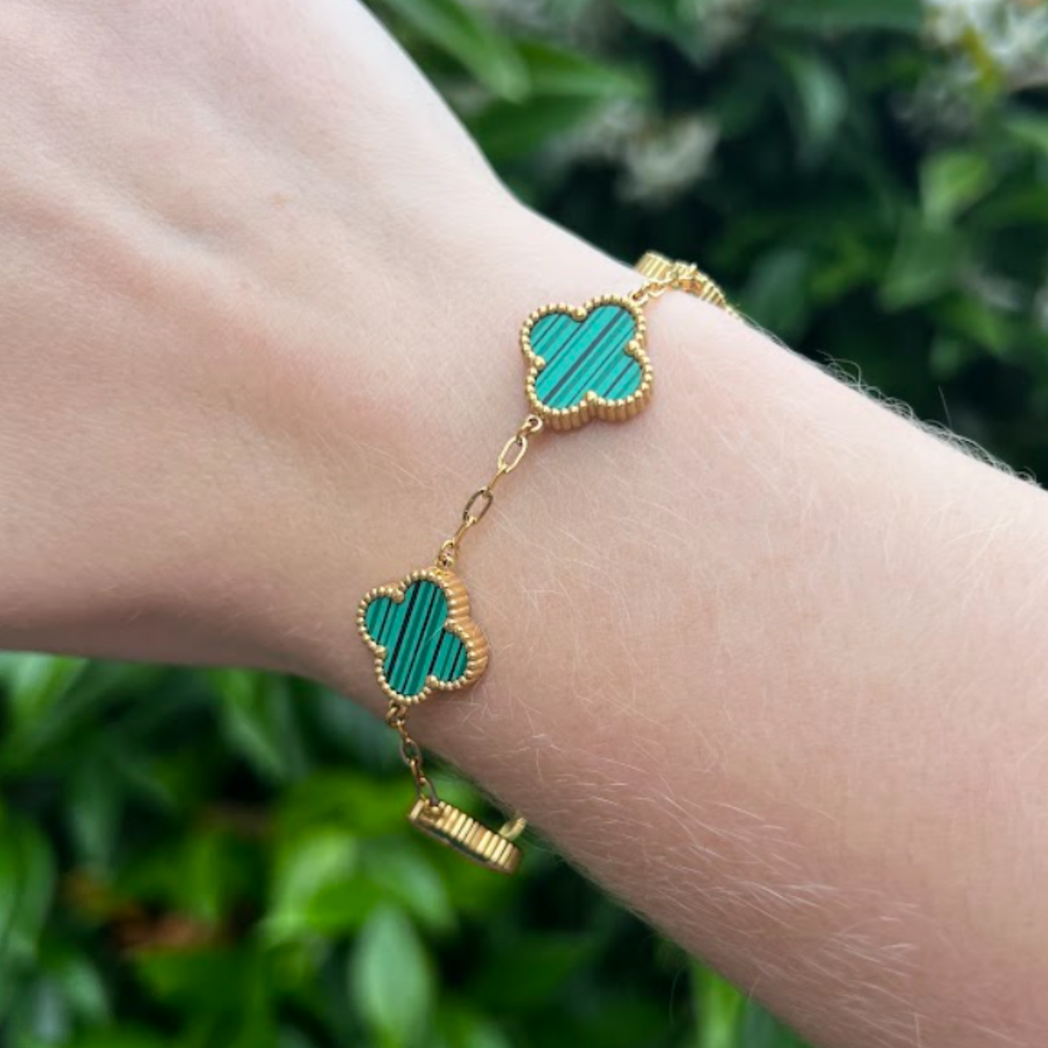 Byzantium Collection Ltd – wholesale Charm/dangle bracelet – Green Four Leaf Clover Double-Sided Bracelet,18K Gold Plated2