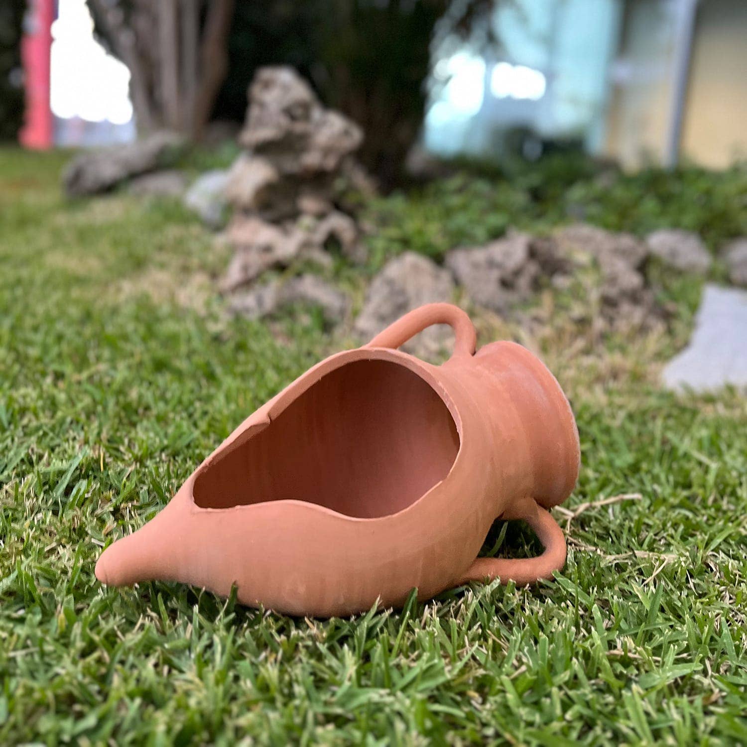 Etnico del Mondo - Wholesale Plant Pot - Engraved Pointed Amphora in Terracotta7