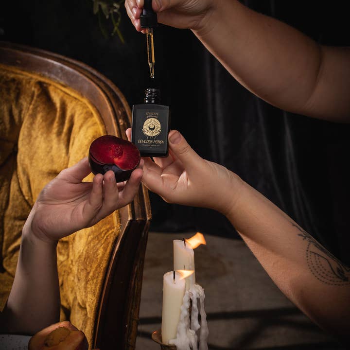 Seagrape Apothecary – wholesale Bath/body oil – Devotion Potion magical vulva oil2