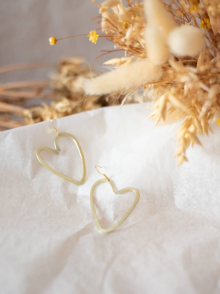 boucles d'oreilles coeurs graphiques, doré ou argenté pour la vente par Liniata