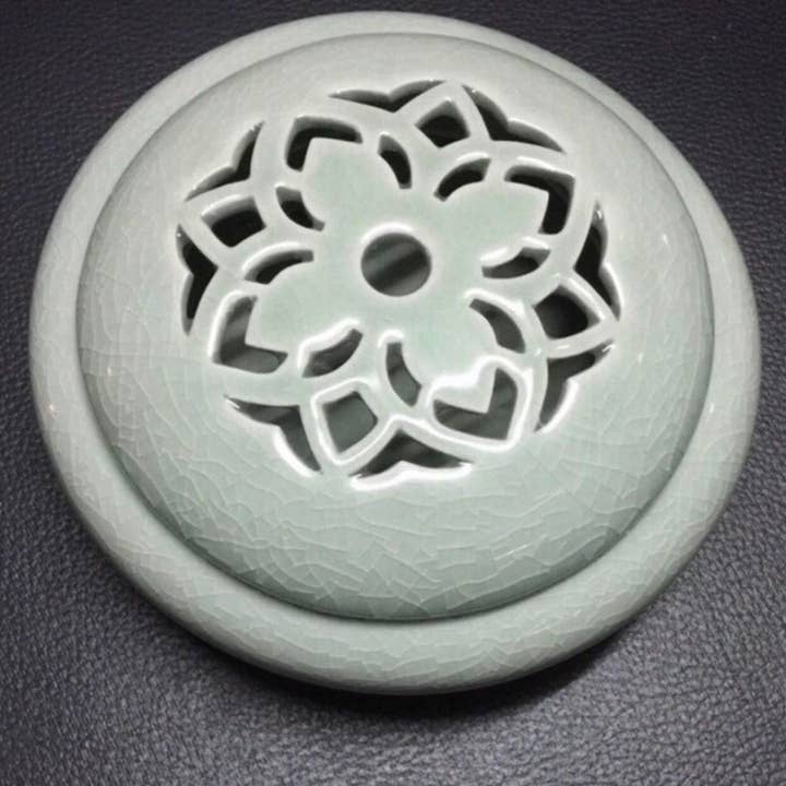 Céramique artisanale - encens, anti-moustique pour la vente par Dame Pach Bangkok