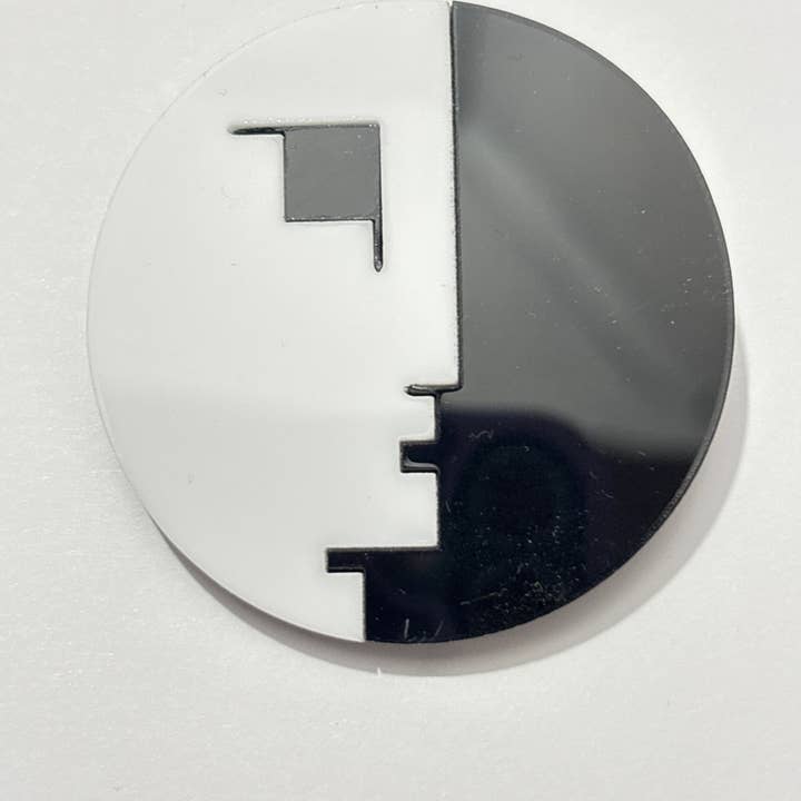 Broche Bauhaus pour la vente par Audacious Studio