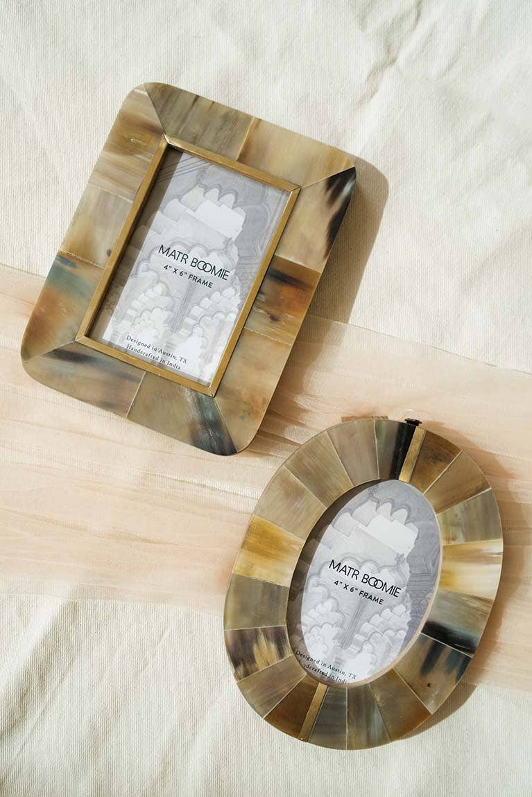 Matr Boomie Fair Trade – wholesale Picture frame – Kachhua 4x6 Rounded Picture Frame - Horn, Brass Inlay2