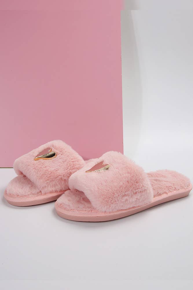 UNISHE - Wholesale Slippers - Women's - Heart Pendant Fluffy Slippers ZK70115