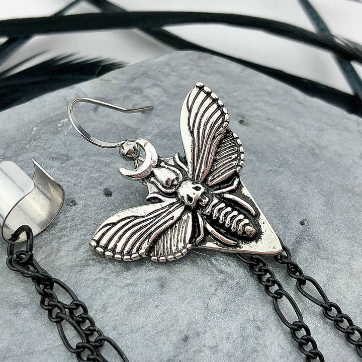 WonderLight Jewelry - Wholesale Jewelry Set - Mismatched Moth Ear Cuff Earring Set - Moth / Change