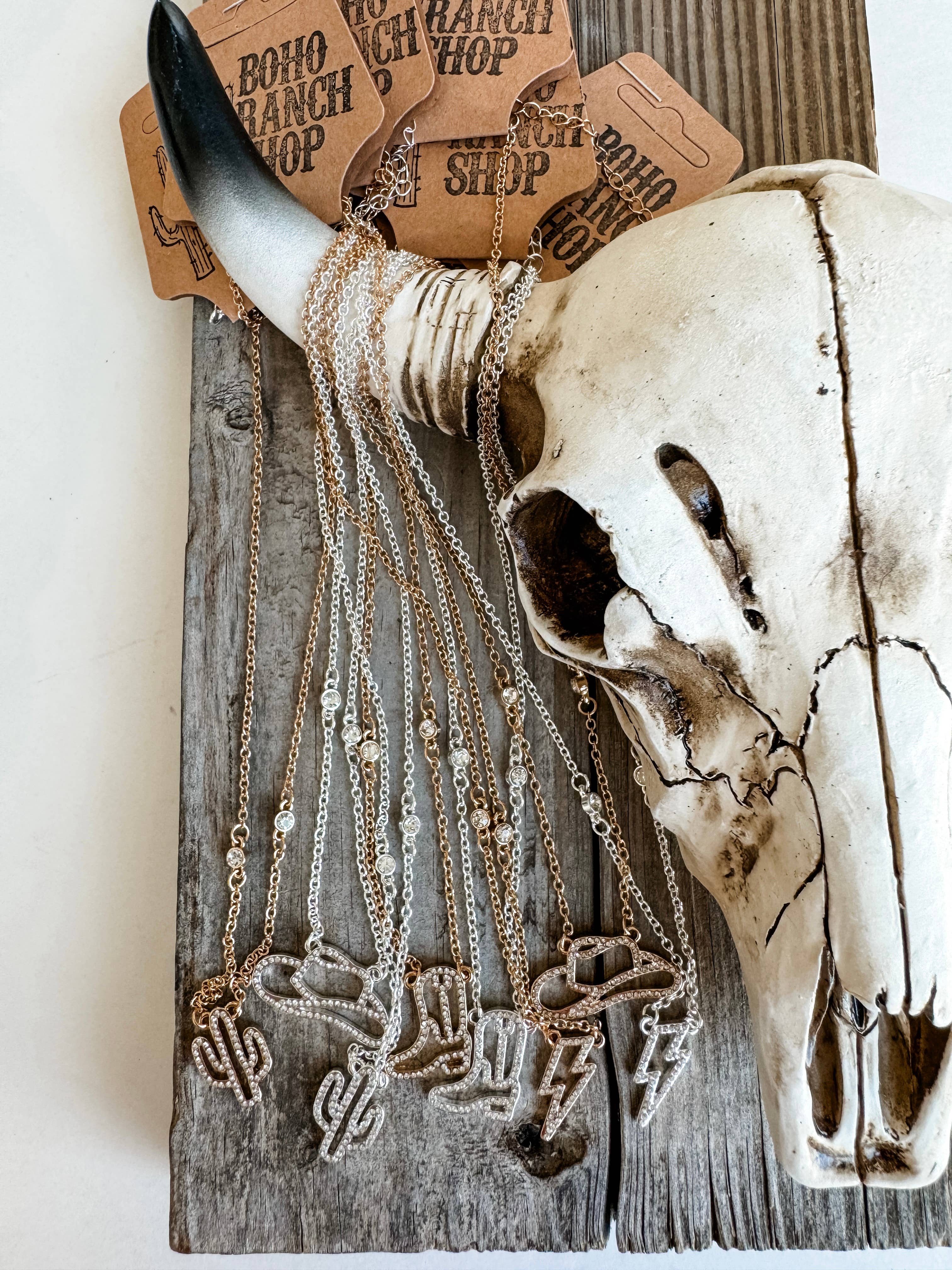 Boho Ranch Shop - Vente Colliers à pendentif - Collier Western Dainty en argent doré - bottes de cowboy, chapeau, nœud4