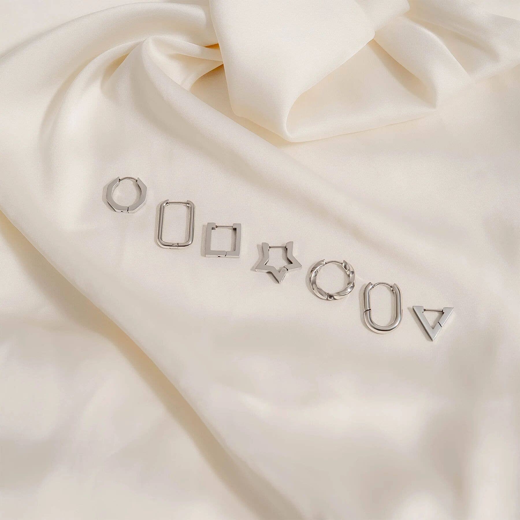 WJW - Vendita all'ingrosso Orecchini a cerchio - Orecchini Huggie ovali in acciaio inox con rivestimento PVD oro 18K10