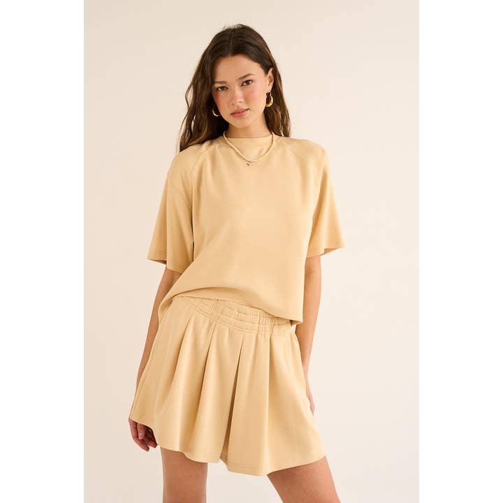 T-shirt plissé au dos en modal doux pour la vente par The GREii