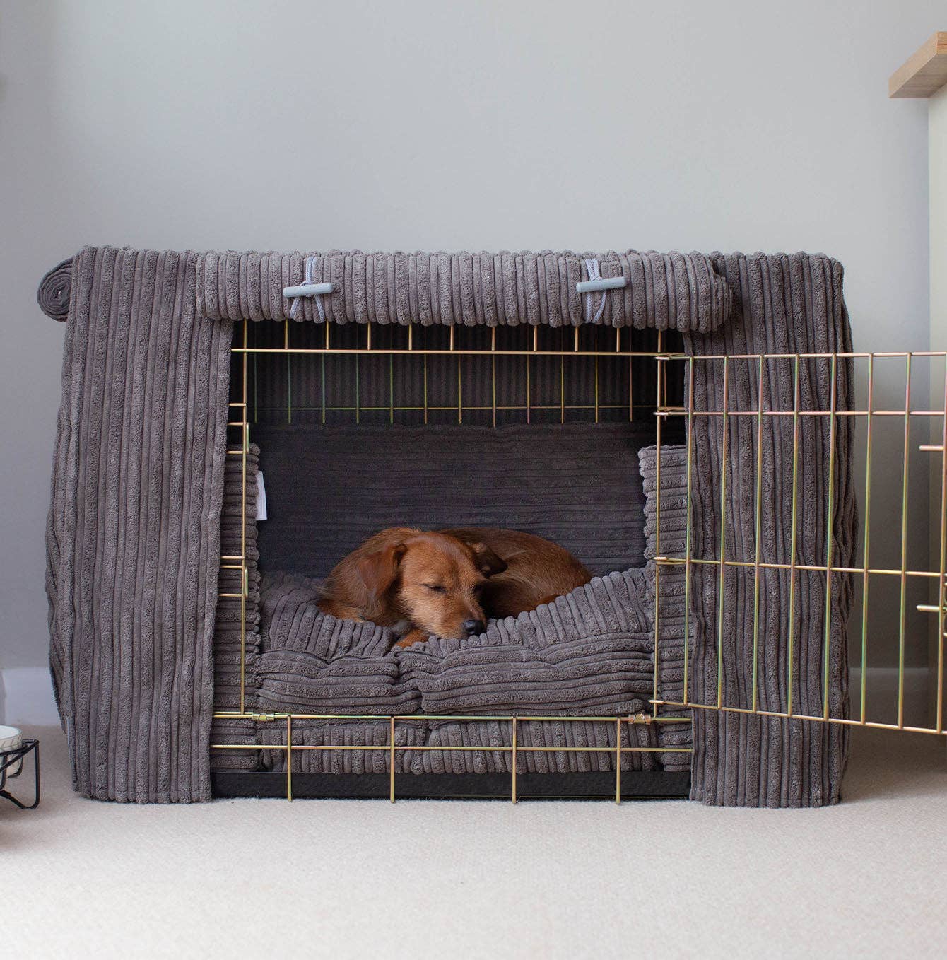 Lords and Labradors - Wholesale Pet Bed - Dog - Dog Crate Set in Dark Grey Essentials Plush5