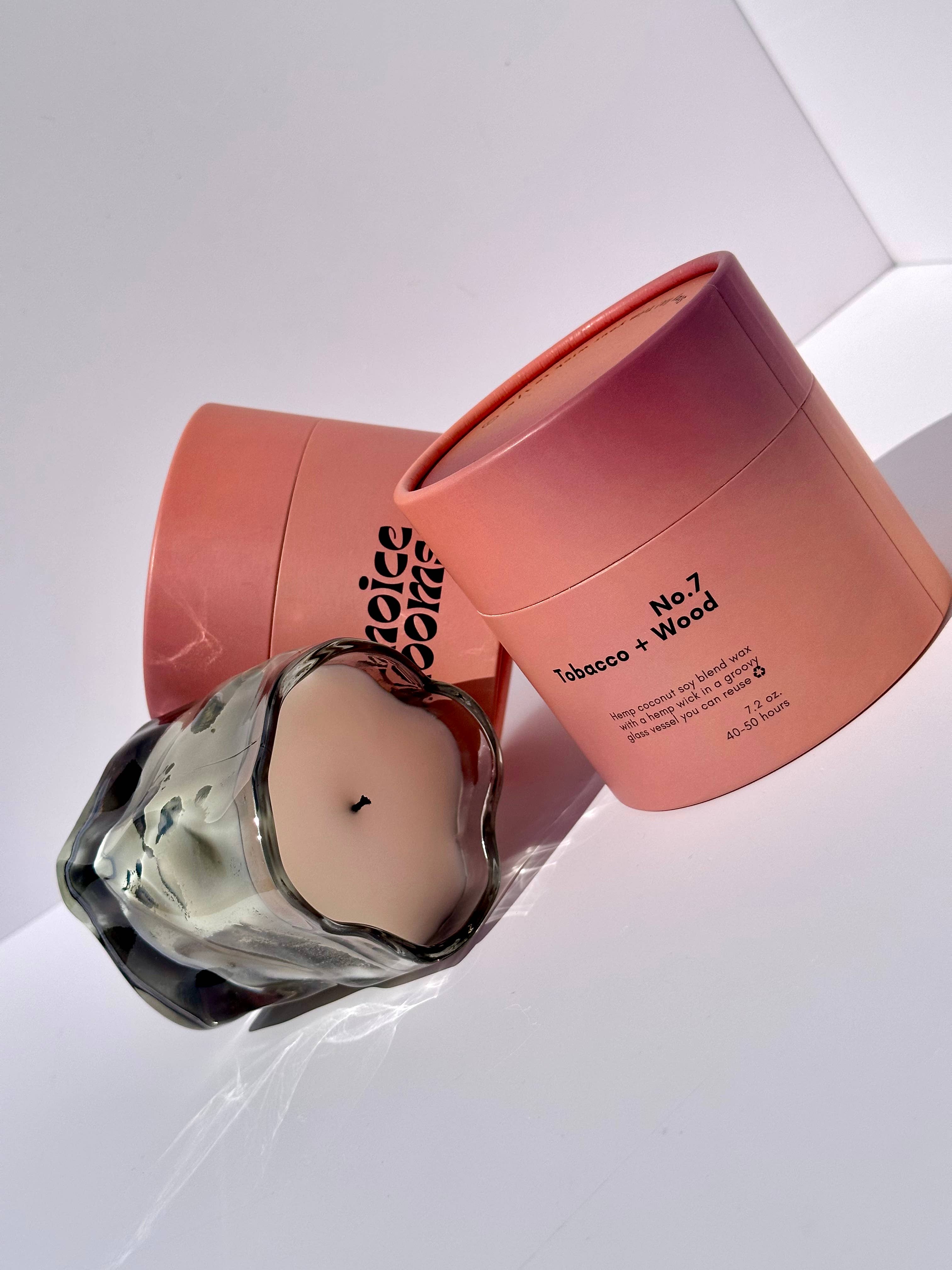 Choice Blooms - Vente Bougie en bocal - Bougie No. 7 Tabac + Bois de 7,2 oz en verre gris translucide3