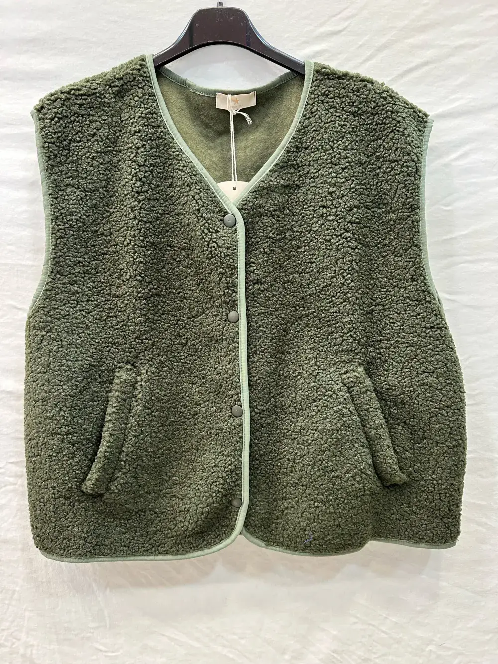 Mimi & Gogo - Wholesale Outerwear Vest - Women's - Buttoned Fleece Vest @3192_GiletMoumoute1