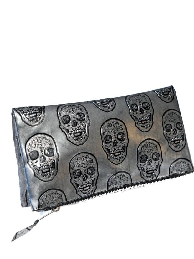 Mini crâne en étain pour la vente par Stacy Kessler Accessories