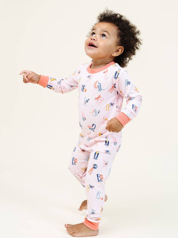 Conjunto de pijama definitivo en Good Vibes ABC Pink para venta al por mayor de Lark