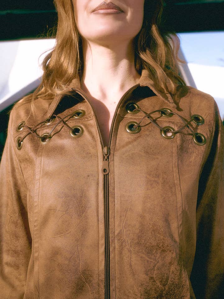 Veste AGATE en cuir vegan marron pour la vente par BITE Studio
