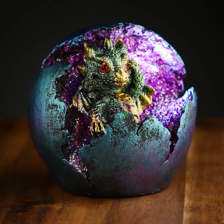 Puckator Ltd - Wholesale Ornament - Baby Dragon LED Geode Hatching Dragon Egg