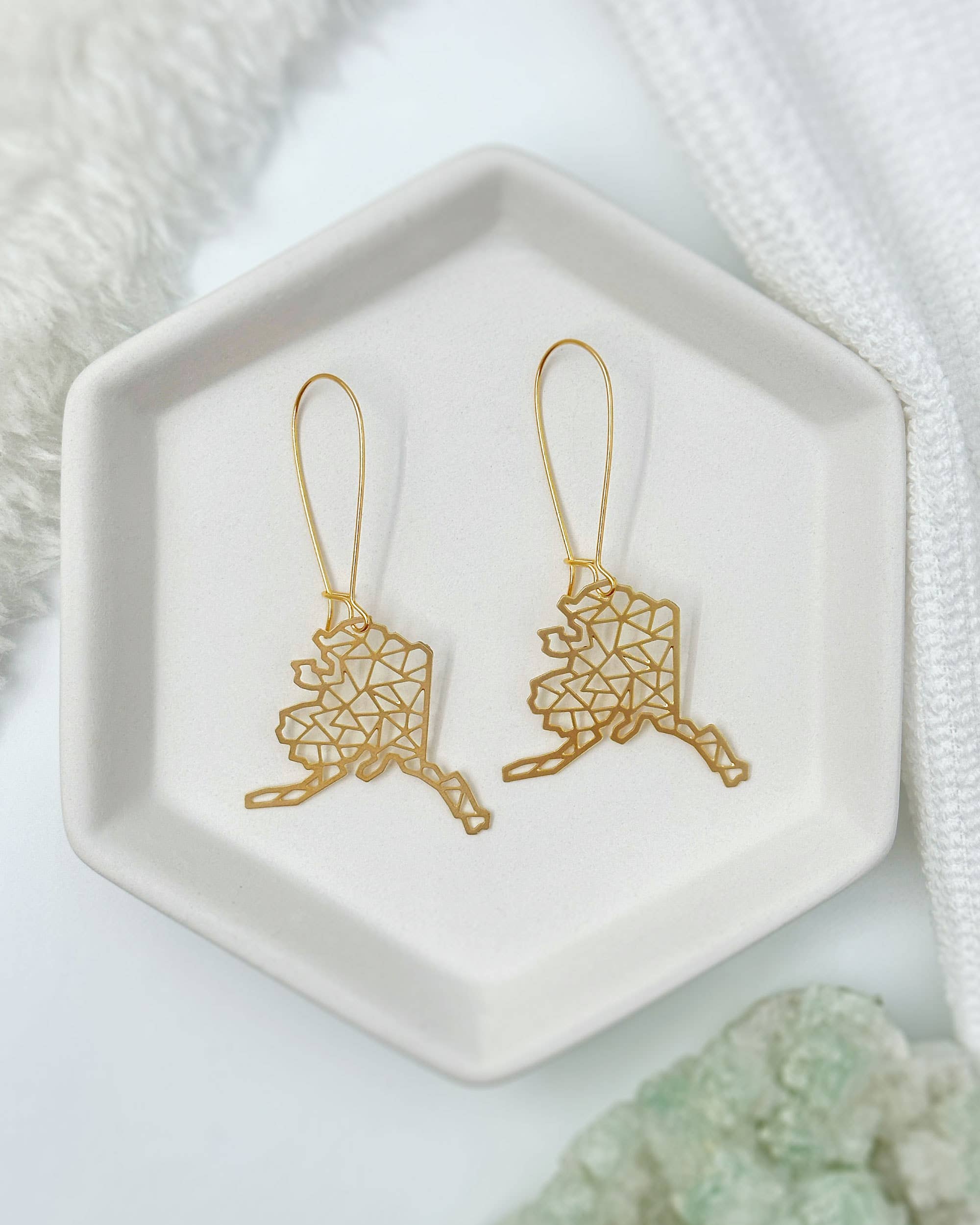 A Tea Leaf Jewelry – Brincos de argola por atacado – Brincos Alaska State6