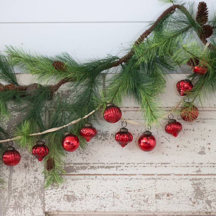 Garland - Ornament van rood kwikglas (PC) voor wholesale door Audrey's Home & Gift