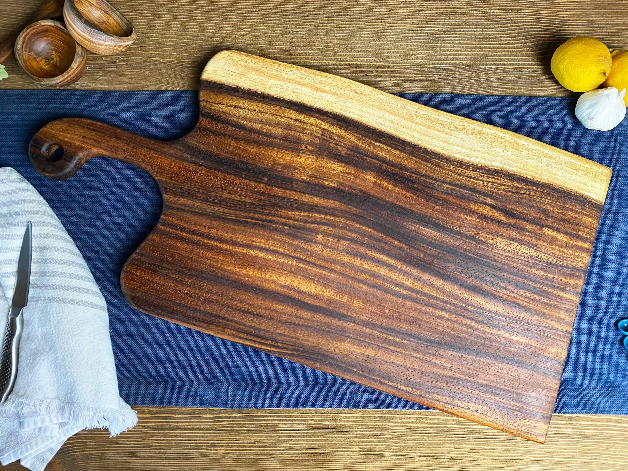 Tuckahoe Hardwoods – wholesale Cutting board – Extra Large Live Edge Board with Handle6