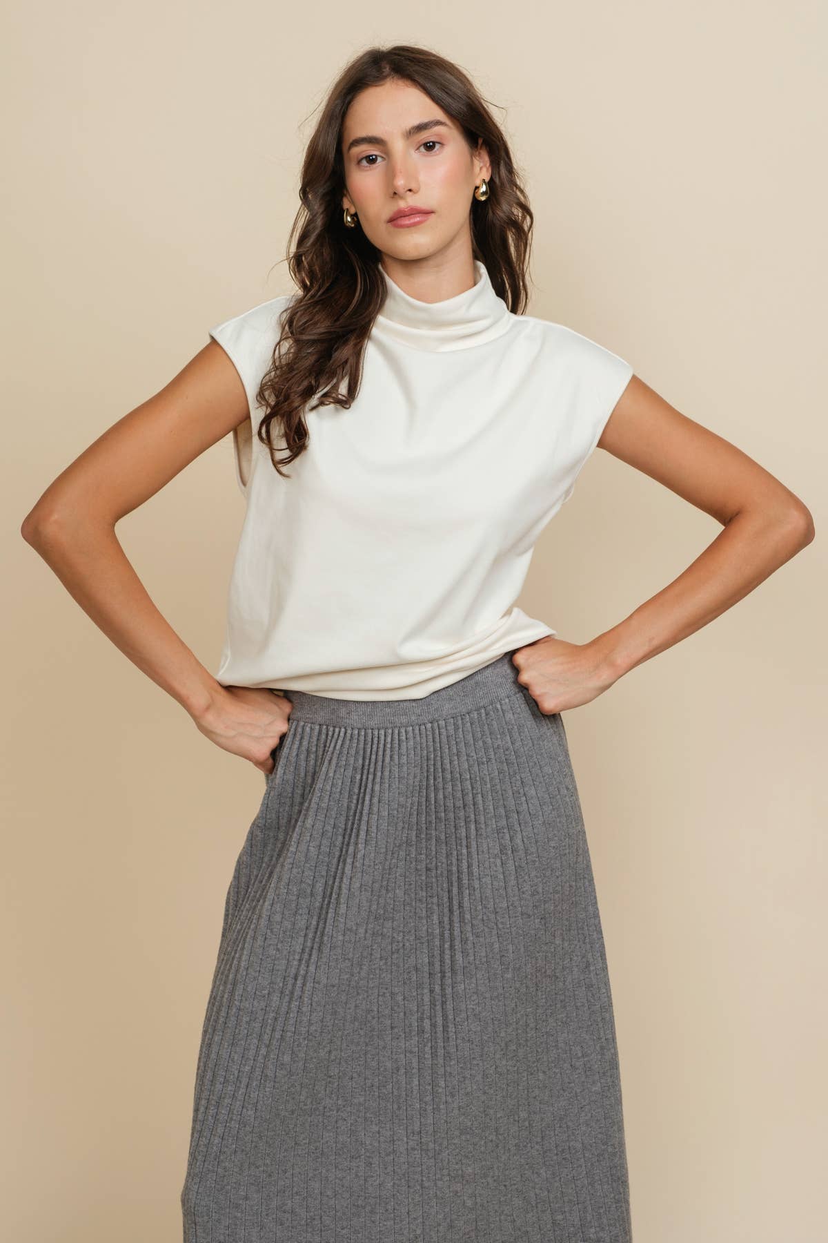 A & SHE – wholesale T-shirt – women's – Essential Soft Touch Brushed Knit Mock Neck Sleeveless Top11