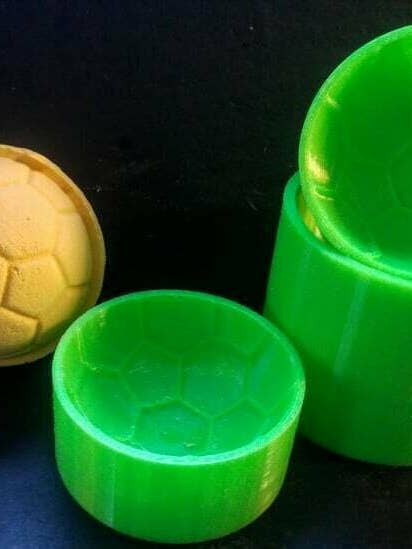 Moule pour bombe de bain 3D Football 2,5" pour la vente par BBHP Moulds