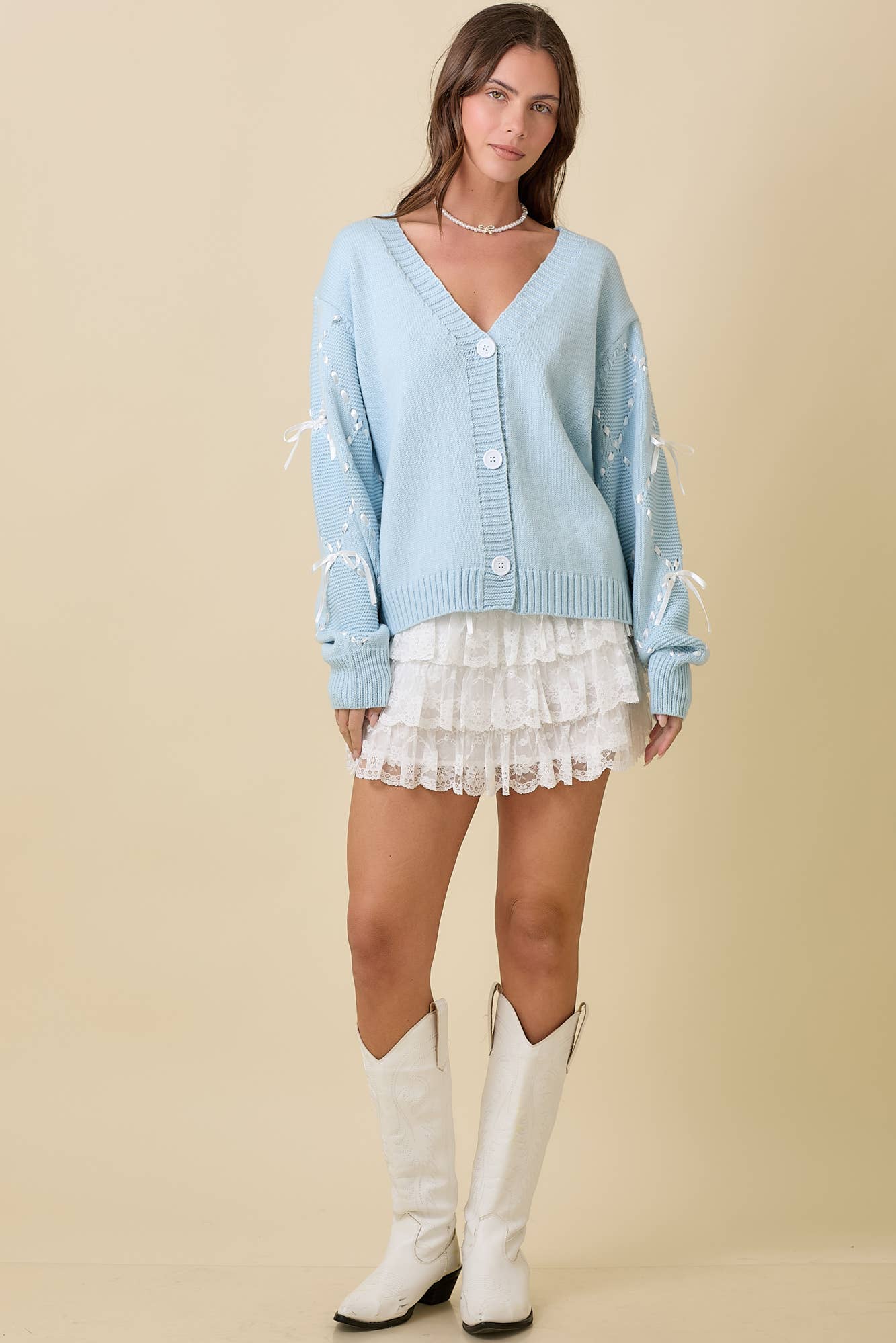 Main Strip – Großhandel Strickjacke – Damen – Handgenähter Cardigan mit Satinbanddetail am Ärmel12