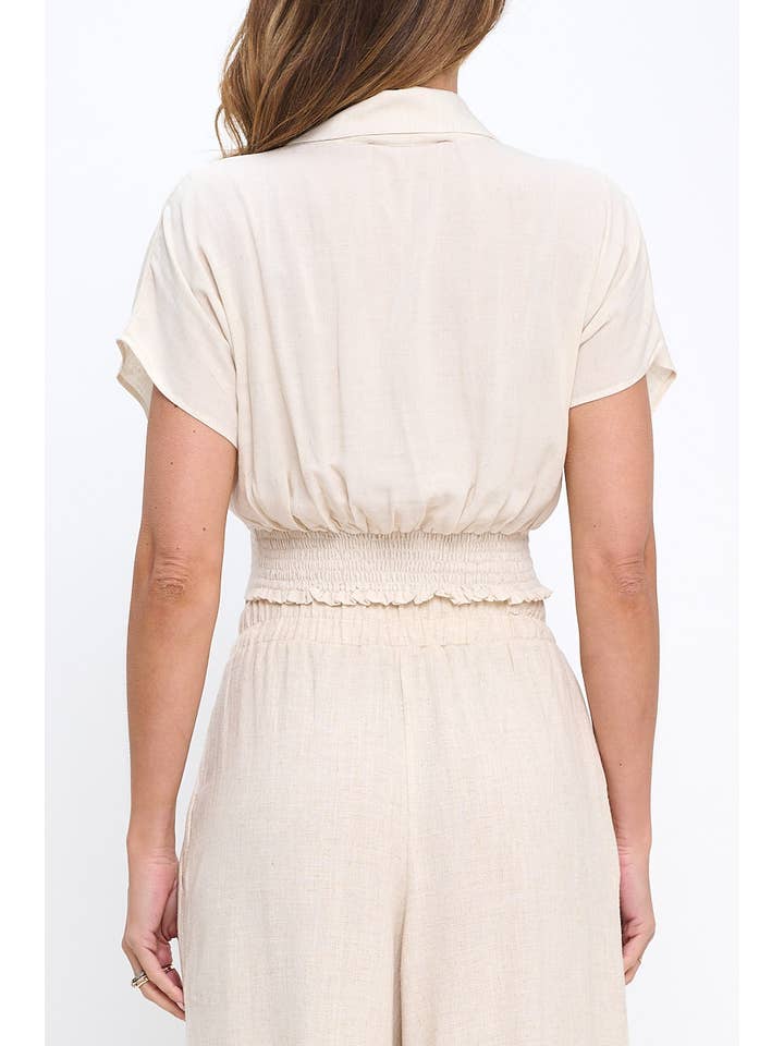 Renee C. - Vente Chemisier – femme - Fabriqué aux États-Unis Haut court en lin à col en V avec détail smocké3