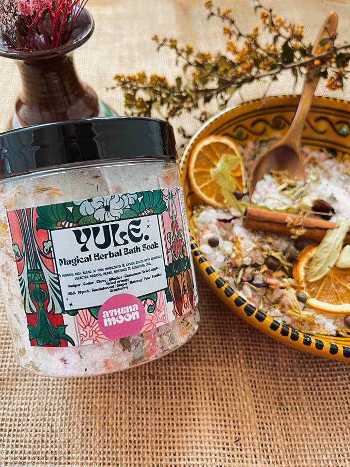 Bain magique aux herbes YULE pour la vente par ATHENA MOON APOTHECARY