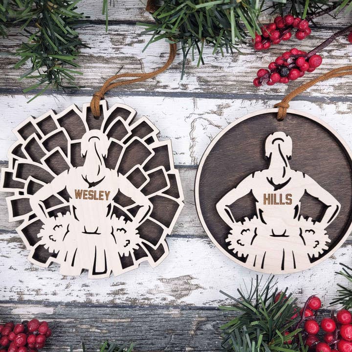 🎄 Ornamentos Personalizados de Cheerleader – Lembranças Artesanais em Bétula por atacado de OBX Prep