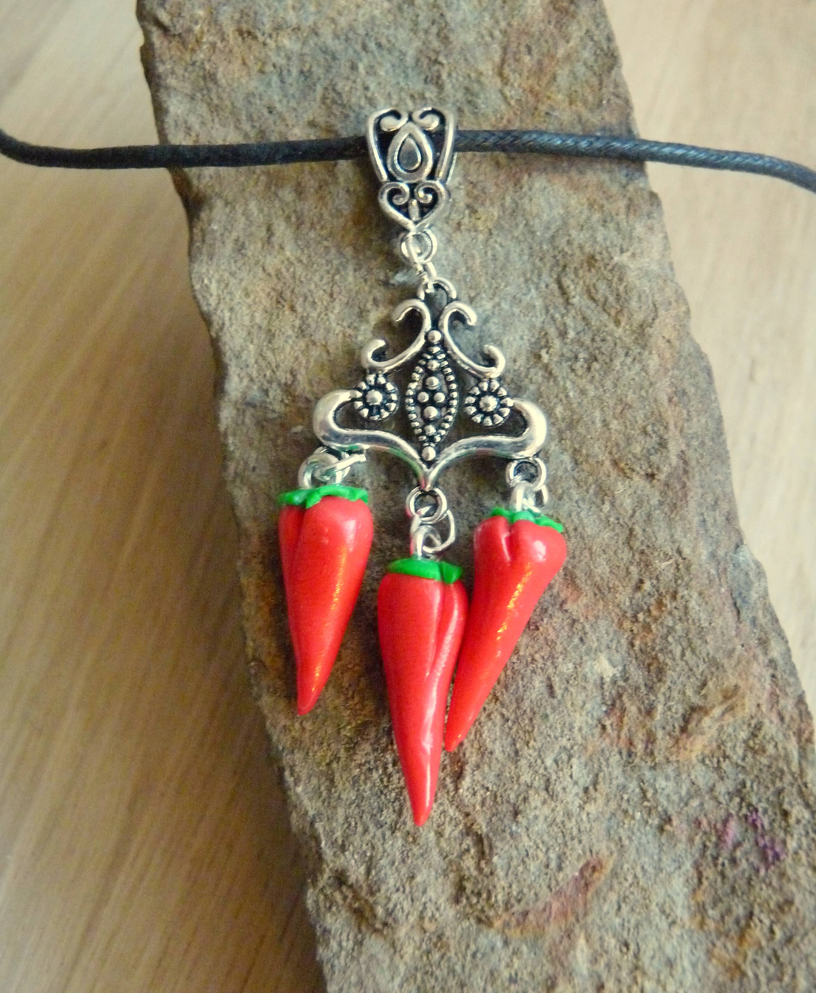 Sofishops - Wholesale Pendant/Charm Necklace - Basque pendant 3 peppers5