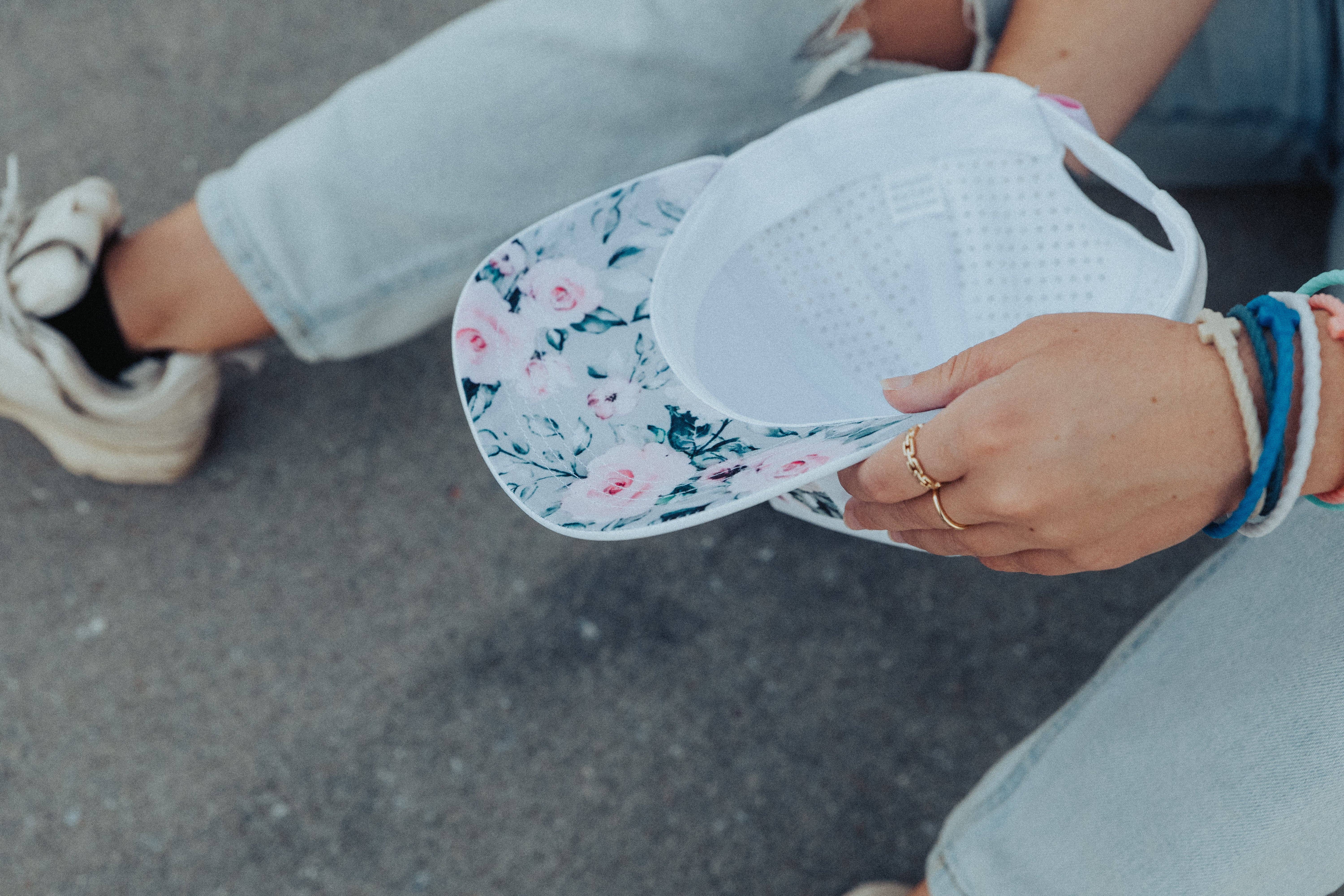 In God We Must - Vente Casquette de camionneur – femme - Priez Chapeau Floral4