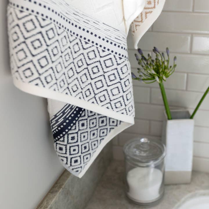 Pine & Palm Home - Wholesale Bath Towel - Turkish Cotton Quick-Dry Ikat Pattern Bath Towel for Summer
