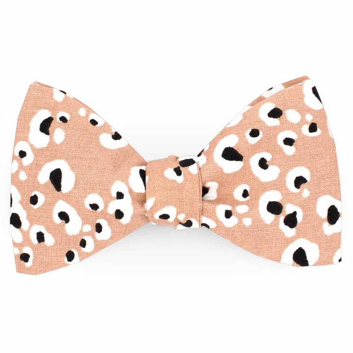 Leo nude pink bow tie for wholesale by Le Coq en Pap'