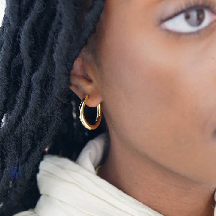 Junk Jewels Ltd - Wholesale Hoop Earrings - Wobbly Classic Large Hoop Earrings