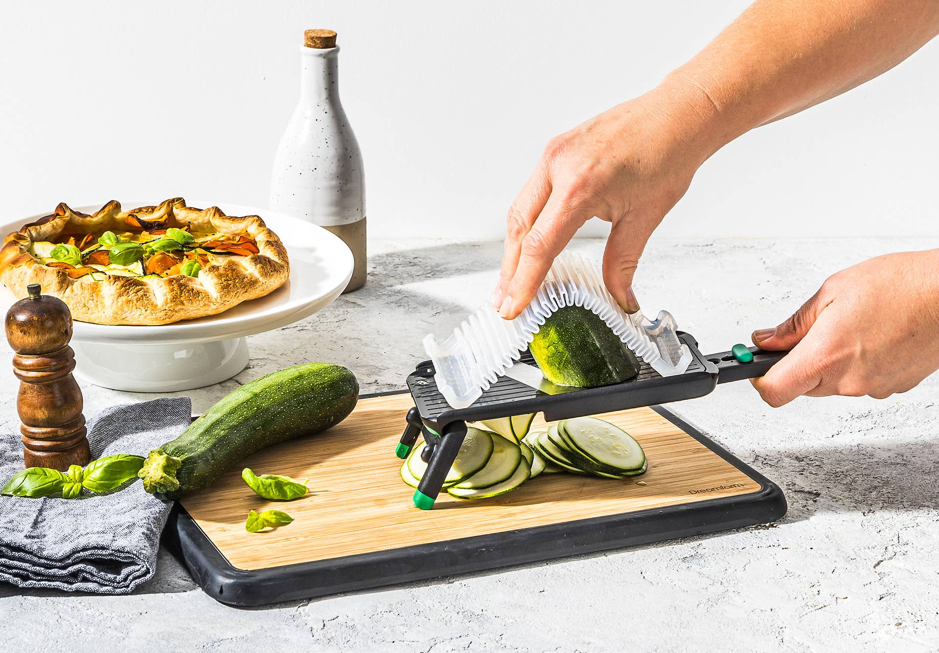 Dreamfarm - Wholesale Kitchen Tool/Gadget - Nocutu - No Cut You Mandoline4